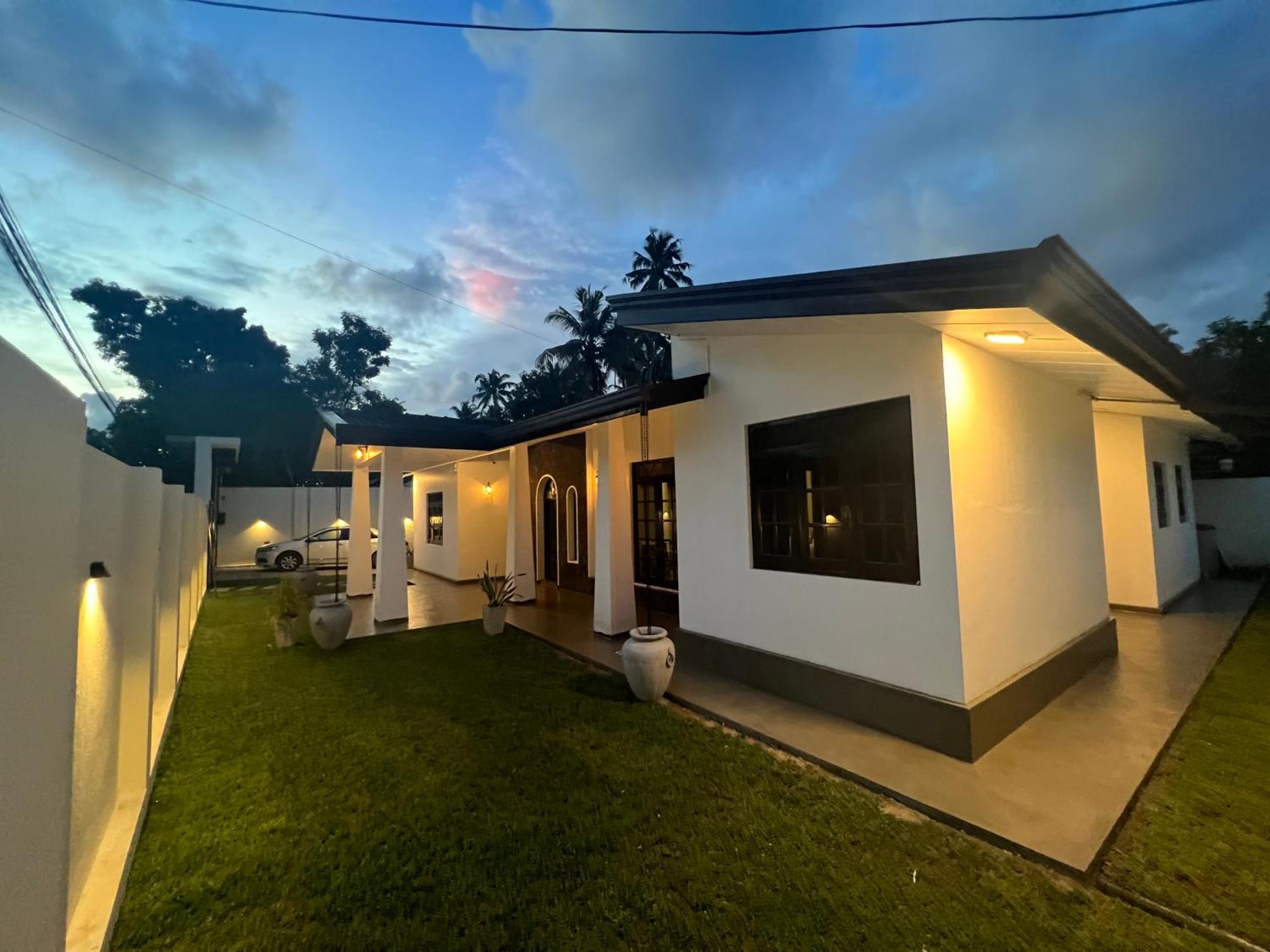 River Breeze Guest House Weligama Buitenkant foto